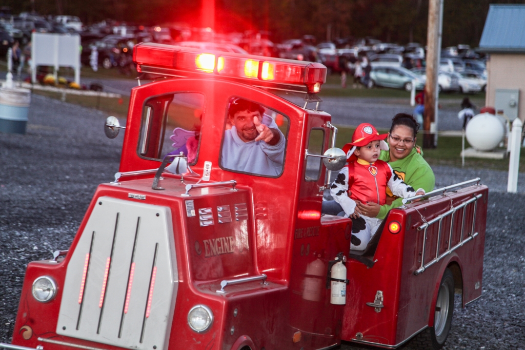 Trackless fire engine rides before the show