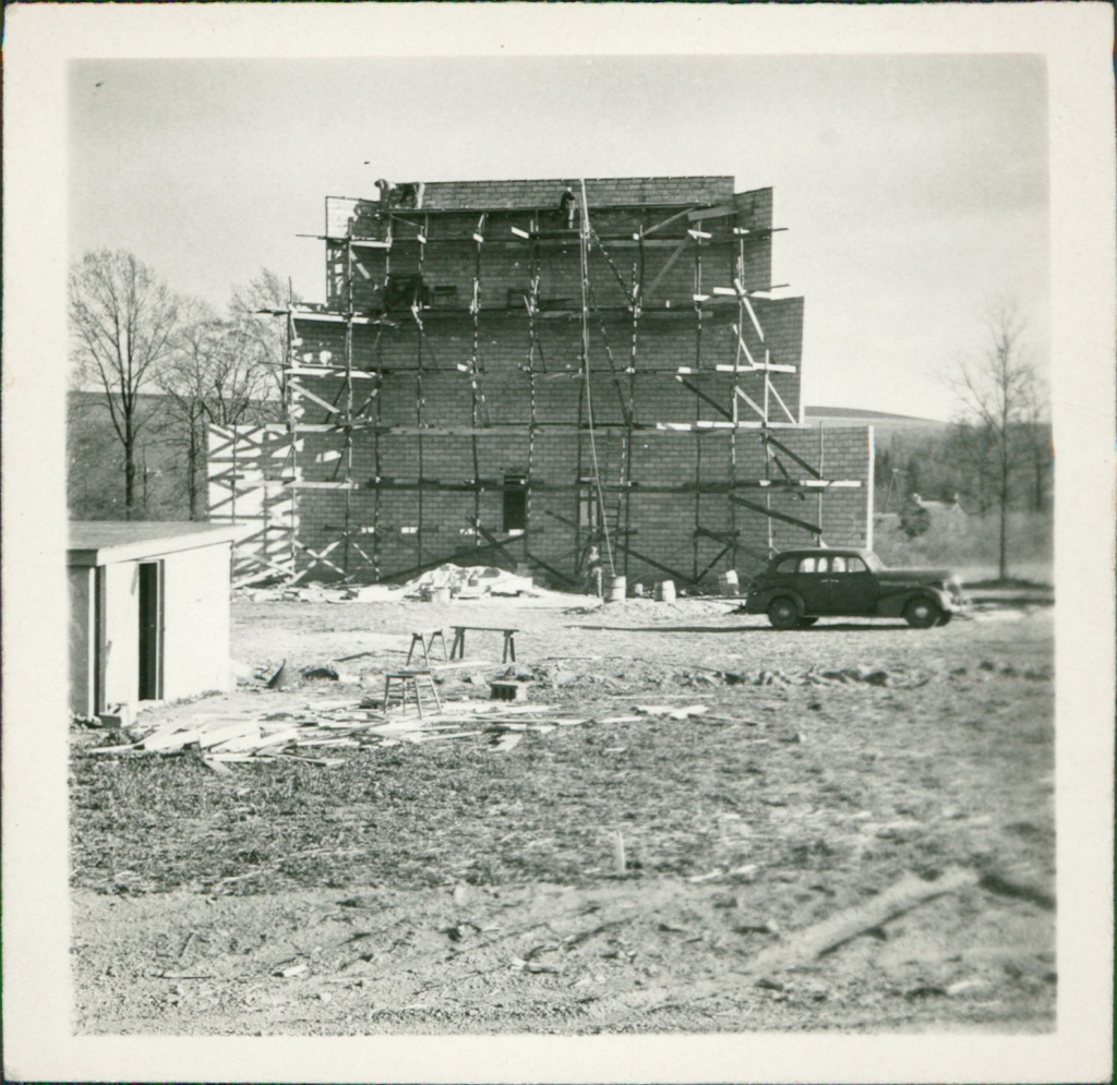 Construction of the first block screen, 1946.